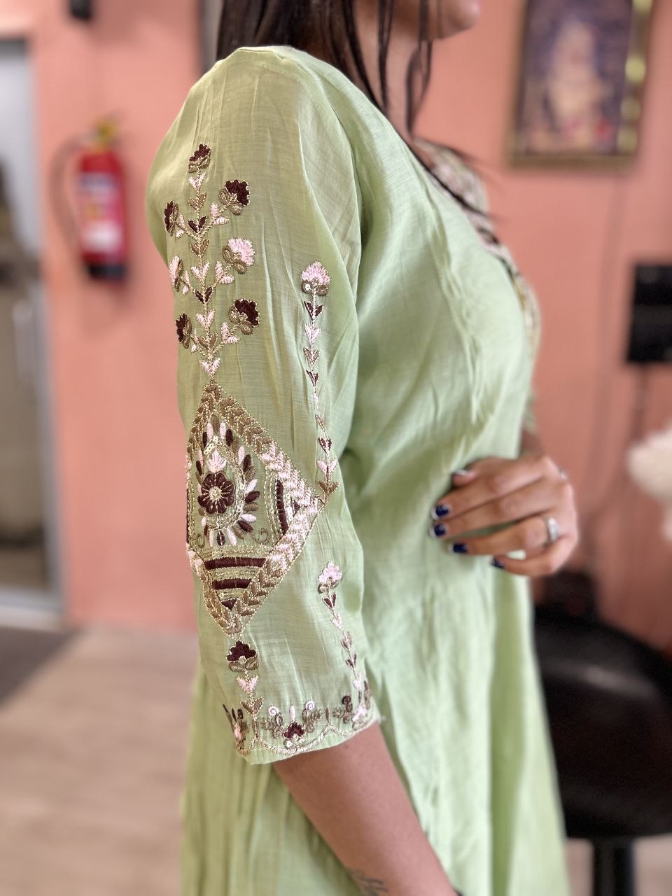 *Featuring beautiful Heavy Suit Set which is beautifully decorated Embroidery workand Handwork. It is paired with pent.Complet Lining with Beautiful Embroidery work on duppata*