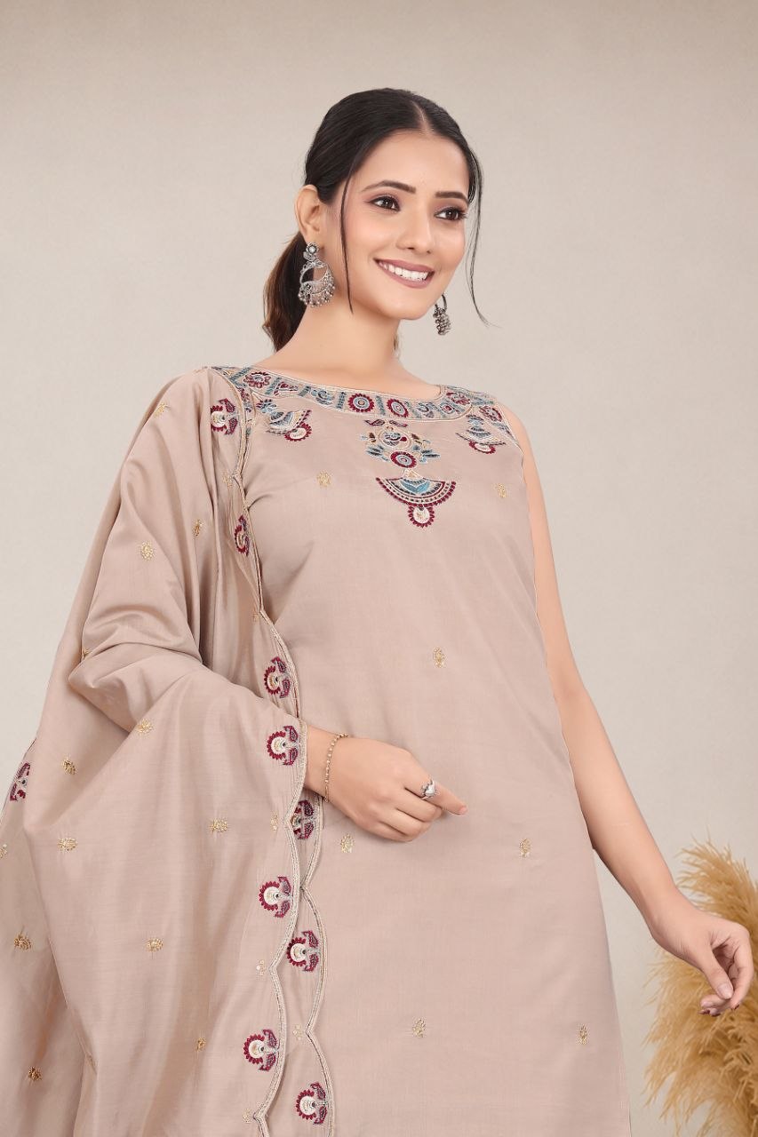 *Featuring beautiful Heavy Sleeveles Suit Set which is beautifully decorated Embroidered. It is paired with Plazzo.Complet Lining with Beautiful work*