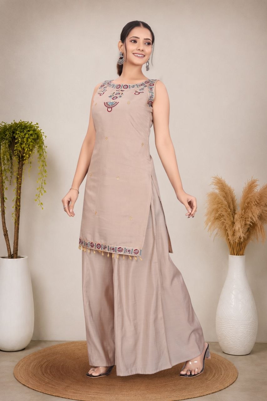 *Featuring beautiful Heavy Sleeveles Suit Set which is beautifully decorated Embroidered. It is paired with Plazzo.Complet Lining with Beautiful work*
