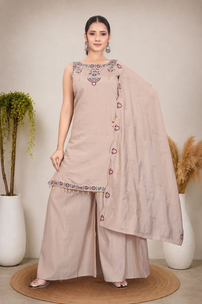*Featuring beautiful Heavy Sleeveles Suit Set which is beautifully decorated Embroidered. It is paired with Plazzo.Complet Lining with Beautiful work*