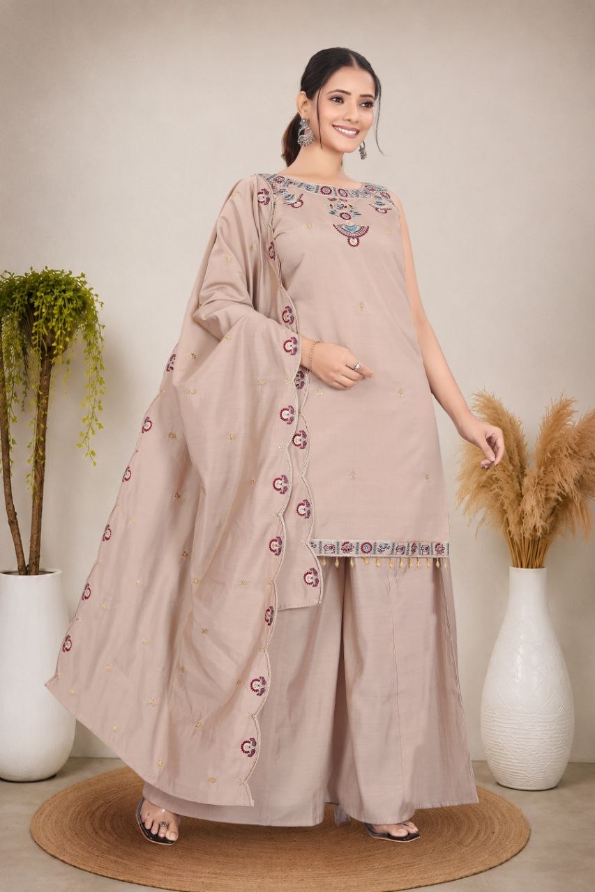 *Featuring beautiful Heavy Sleeveles Suit Set which is beautifully decorated Embroidered. It is paired with Plazzo.Complet Lining with Beautiful work*