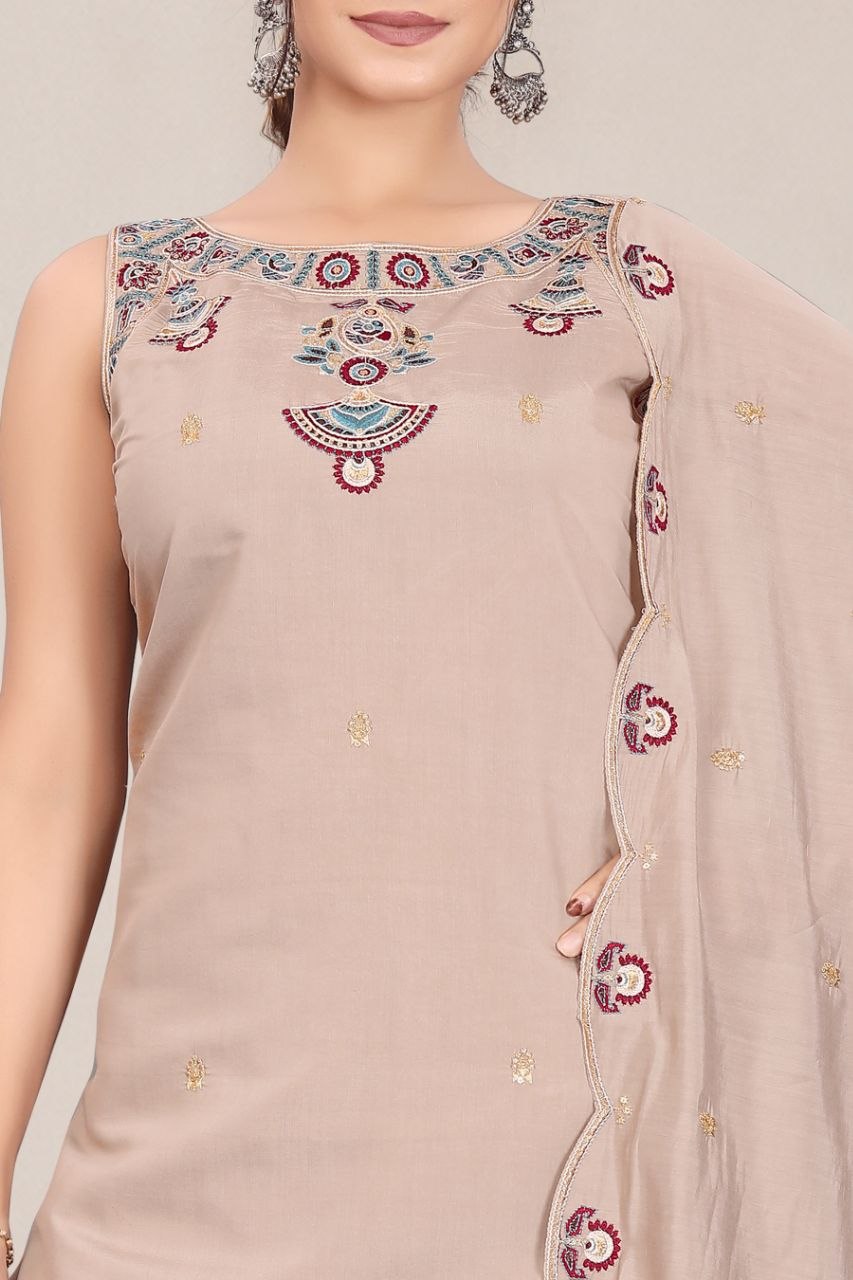 *Featuring beautiful Heavy Sleeveles Suit Set which is beautifully decorated Embroidered. It is paired with Plazzo.Complet Lining with Beautiful work*