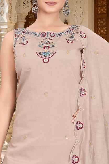 *Featuring beautiful Heavy Sleeveles Suit Set which is beautifully decorated Embroidered. It is paired with Plazzo.Complet Lining with Beautiful work*