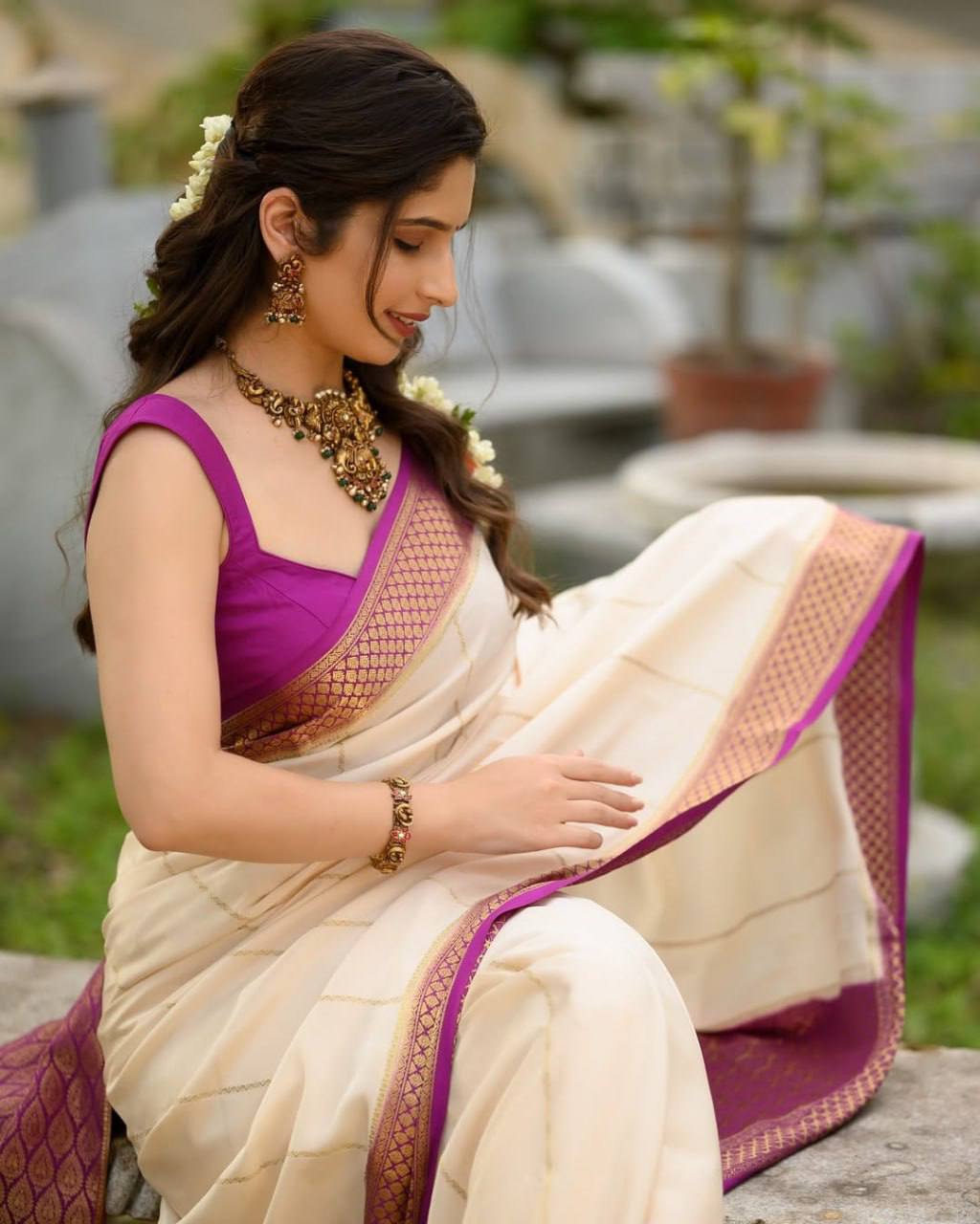 New Launching BEAUTIFUL RICH PALLU AND JACQUARD BORDER SAREE.
