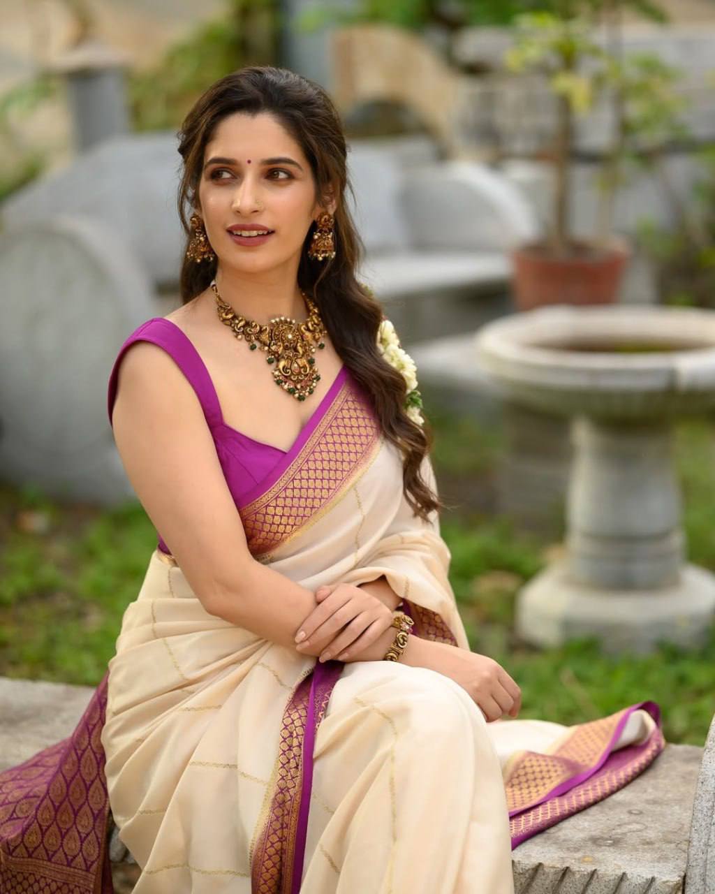 New Launching BEAUTIFUL RICH PALLU AND JACQUARD BORDER SAREE.
