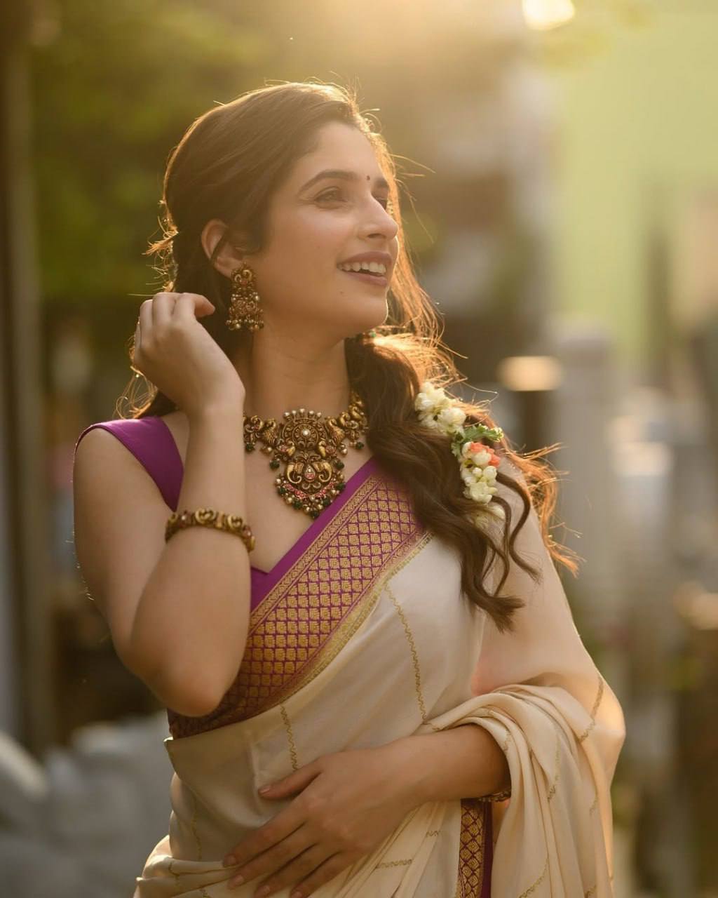 New Launching BEAUTIFUL RICH PALLU AND JACQUARD BORDER SAREE.