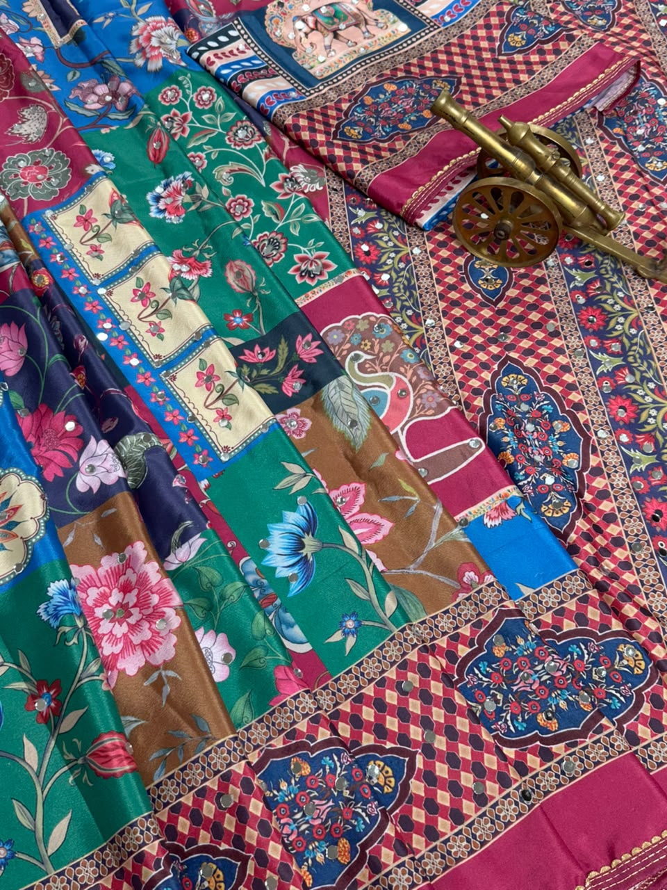 New Launching ajarakh print with real mirror work and pallu fancy real diamond latkan attched and whole sarees piping